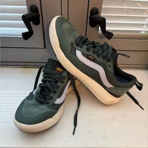 Vans Sneakers (M 7 / W 8.5)